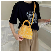 Load image into Gallery viewer, Cashew flower portable messenger bag AB2011