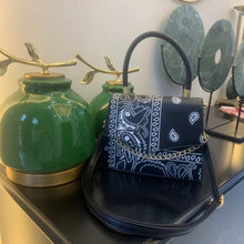 Load image into Gallery viewer, Cashew flower simple messenger bag AB2017