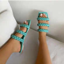 Load image into Gallery viewer, Hot selling multiple woven flat sandals
