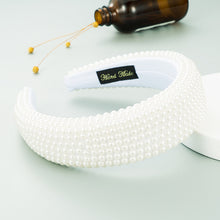 Load image into Gallery viewer, Hot selling gypsophila pearl headband
